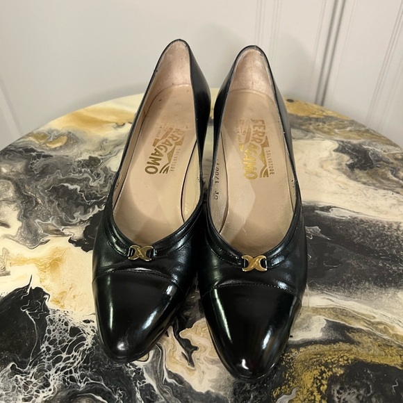 Salvatore Ferragamo Shoes - Vintage Salvatore Ferragamo Black Leather Pumps Size 6.5 Made in Italy